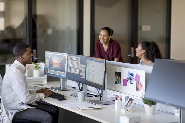 Actual product image HP E24d G4 (1920 x 1080 pixels, 23.80")