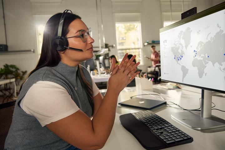 Actual product image Poly Voyager Focus 2 + USB-C/A-Adapter (Wireless, USB-C, Microsoft teams)