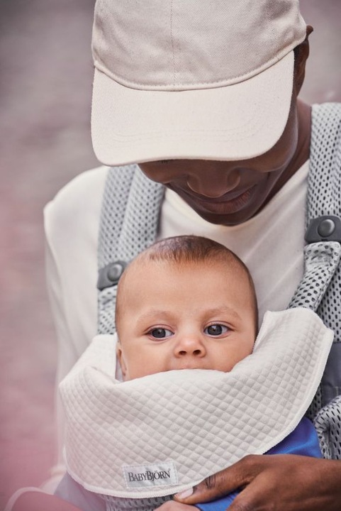 Produktbild BabyBjörn Lätzchen für Tragesitz Mini, 2er Pack weiss