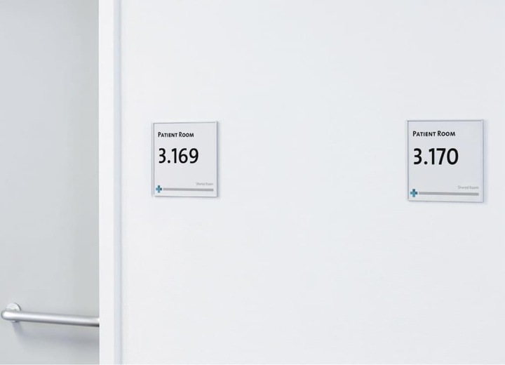 Immagine prodotto Moedel Portatarga MADRID Silver Line™, variante con 1 foro, alt. x largh. 150,5 x 150,5