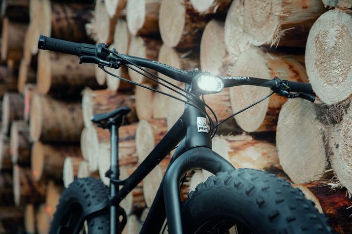 Actual product image Supernova E-bike headlamp M99 Mini PURE25, 5-13.5V DC, 450 lm 150Lux, aluminium housing, cable (450 lm)