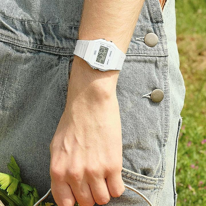 Actual product image Casio Vintage - F-91WB-7AEF (Digital watch, 35 mm)