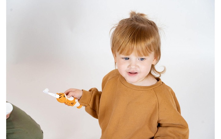Actual product image Brush-Baby WildOne (Oscillating toothbrush)