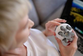 Actual product image Humanas Luminova eye area massager with moisturising function - white