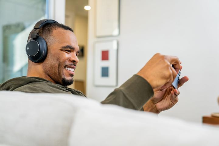 Produktbild Poly Voyager Surround 80 (Kabellos, Kabelgebunden, USB-C)