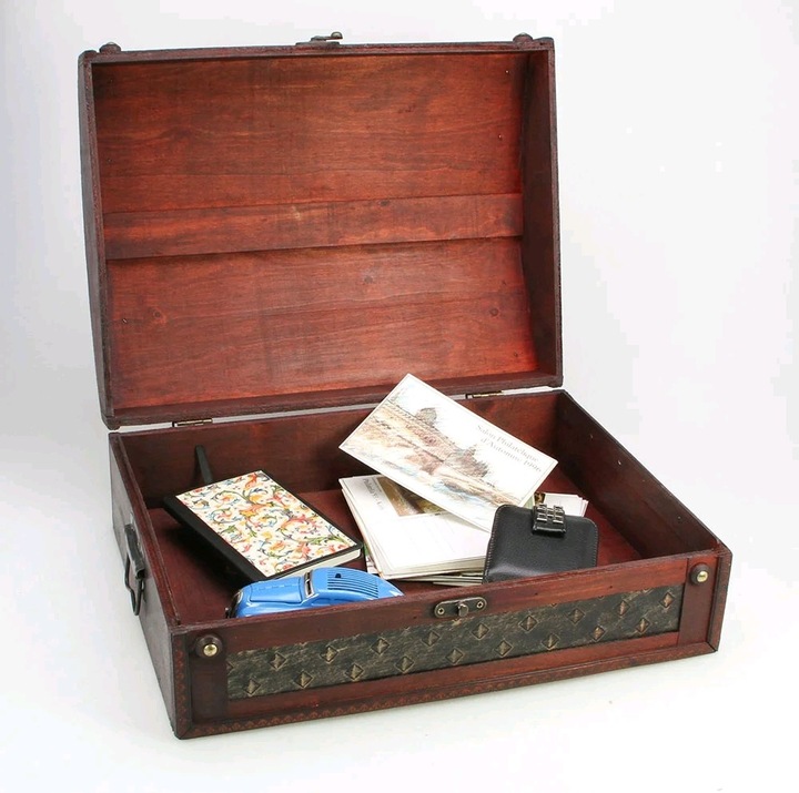 Actual product image Safe Medium treasure chest, piratesque motif.36560
