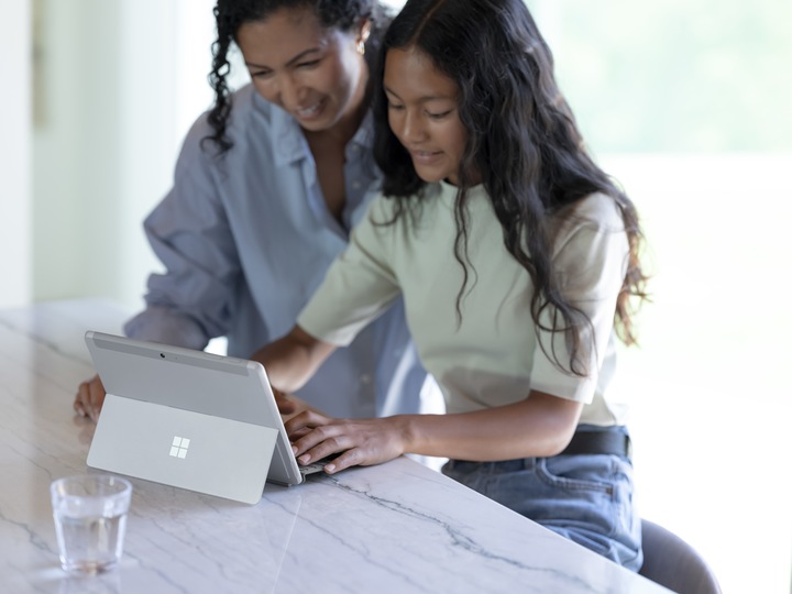 Produktbild Microsoft Surface Go 3 LTE for business (10.50", Intel Core I3-10100Y, 8 GB, 256 GB, Ohne Tastaturlayout)