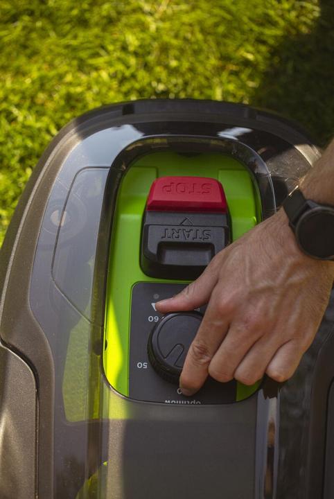 Actual product image Greenworks Robotic lawnmower OptiMow 4 (450 m²)