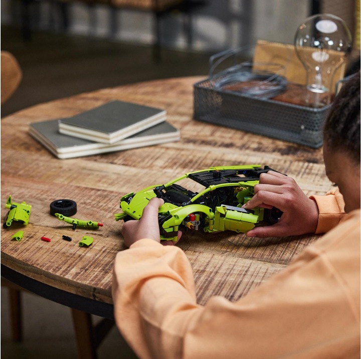 Actual product image LEGO 42161 Lamborghini Huracán Tecnica (42161, LEGO Technic)