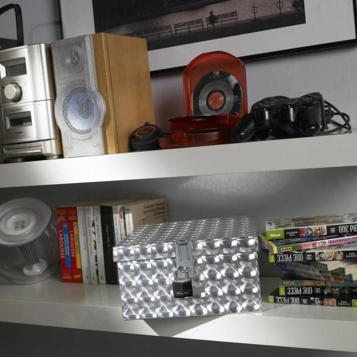 Actual product image Master Lock wide padlock with solid aluminum case and cover