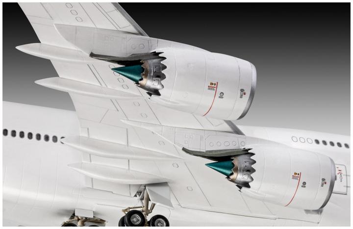 Actual product image Revell Boeing 747-8 New Livery