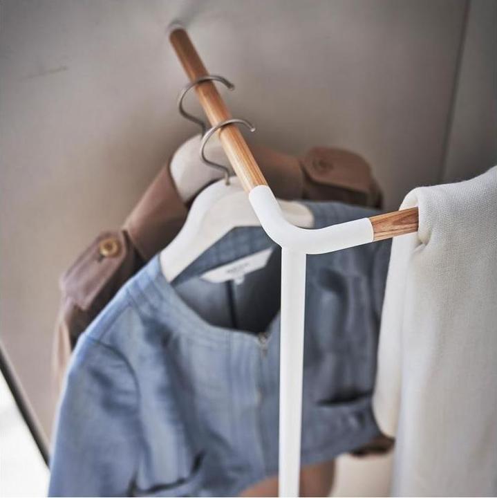 Produktbild Yamazaki Lehnende Eck-Garderobe TOWER