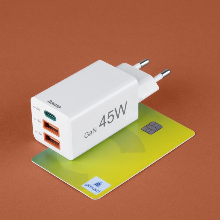 Actual product image Hama Fast charger, GaN, 1x USB-C PD, 2x USB-A QC, mini charger, 45 W, white (45 W, 3 ports)