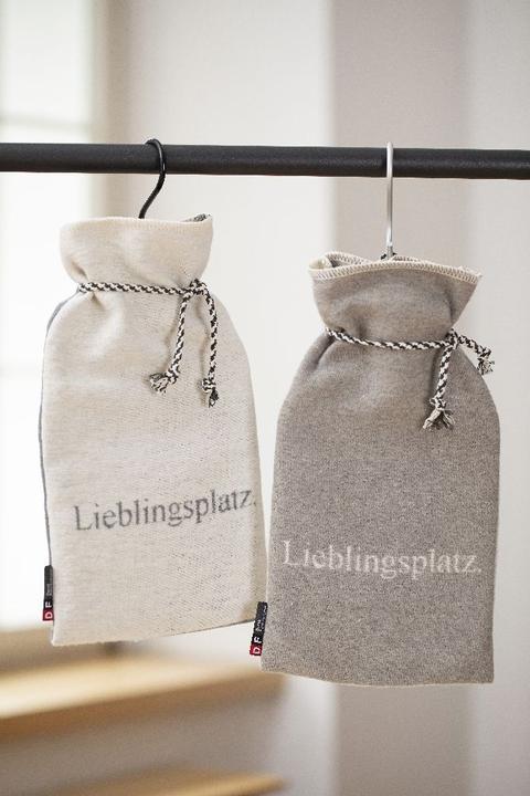 Actual product image David Fussenegger Fussenegger hot water bottle "Lieblingsplatz" 2 litres, with cord raw white (2 l, Bed flask with cover)