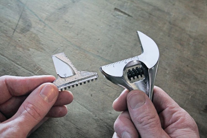 Actual product image Facom Adjustable Wrench 8 Reversible Jaw. (33 mm)
