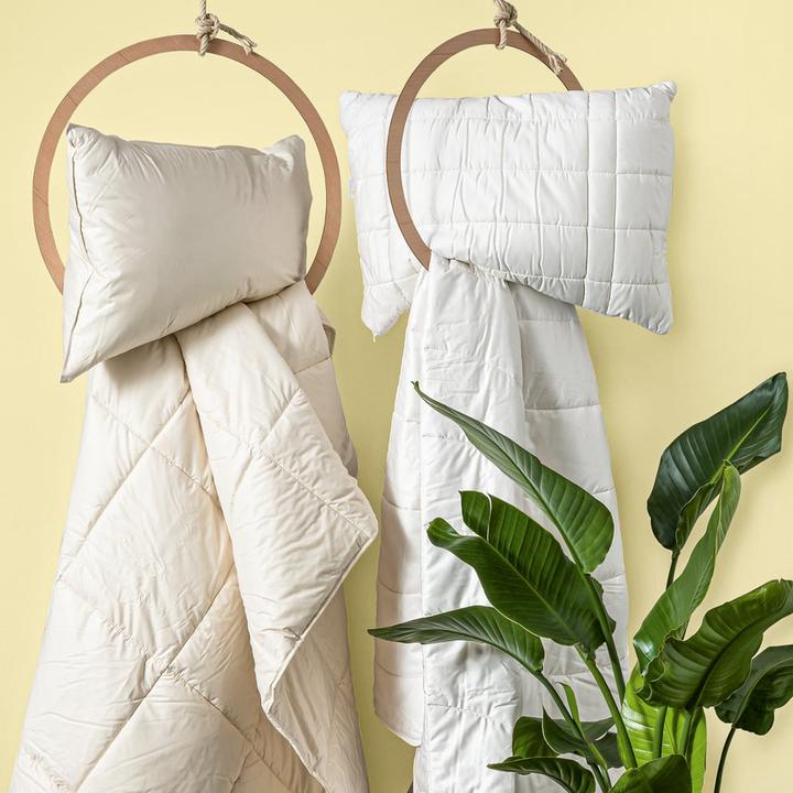 Actual product image Johann Jakob Luna Organic Down (65 x 65 cm)