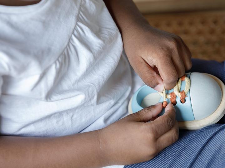 Actual product image Plantoys Tie the shoe
