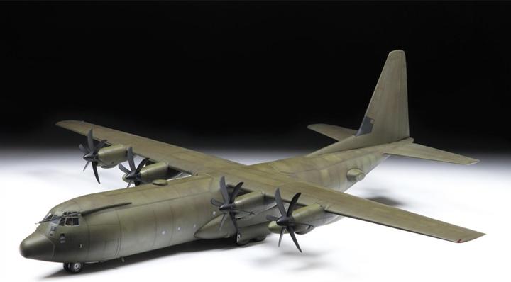 Produktbild 1:72 C-130J-30 Heavy Transport Plane