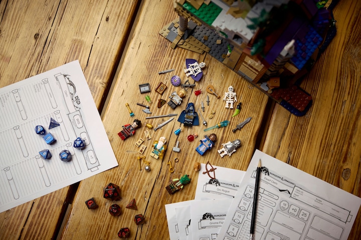 Immagine prodotto LEGO 21348 Dungeons & Dragons: La saga del Drago Rosso (21348, LEGO Ideas, Set LEGO rari)