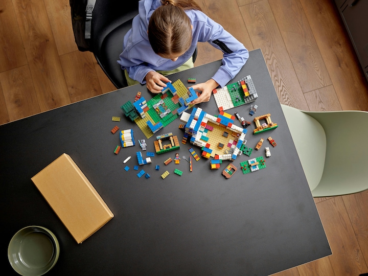 Actual product image LEGO The llama village (21188, LEGO Minecraft)