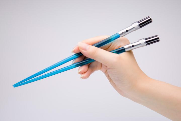 Produktbild Kotobukiya Star Wars Essstäbchen Luke Skywalker Lichtschwert (2 Stück, Essstäbchen)