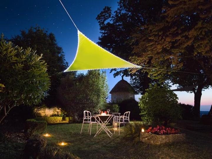 Image du produit Perel VOILE DE SOLEIL AVEC ÉCLAIRAGE DEL - TRIANGULAIRE - 3.6 x 3.6 x 3.6 m - VERT LIMONE (360 x 360 cm)