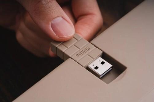 Produktbild 8bitdo Mechanical Keyboard - C64 Ed. ISO (UK) (Eng. Int.)