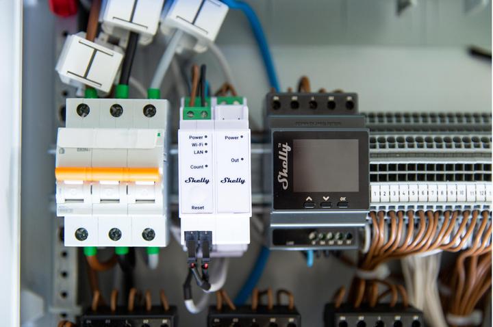Actual product image Shelly Pro 3EM Switch Add-on (Switch actuator)