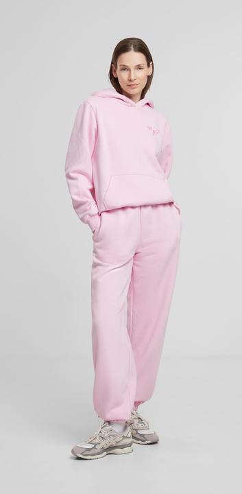 Actual product image Mister Tee MisterTee Real Queen EMB Ladies Fluffy Sweatpants - 193911 (L)