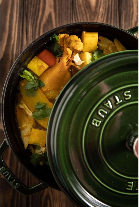 Actual product image Staub Cocotte (24 cm, Casserole + Stewpot, Cast iron)