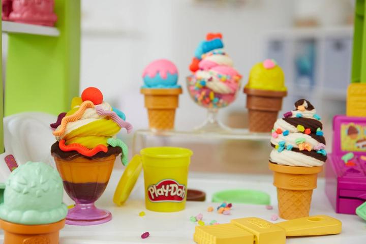 Actual product image Play-Doh Large ice cream van