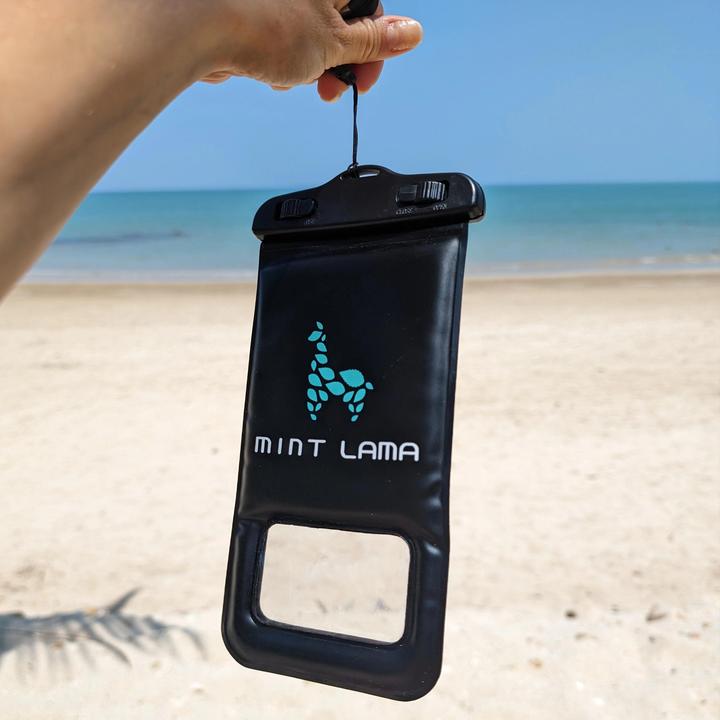 Actual product image Mint Lama Handyhülle