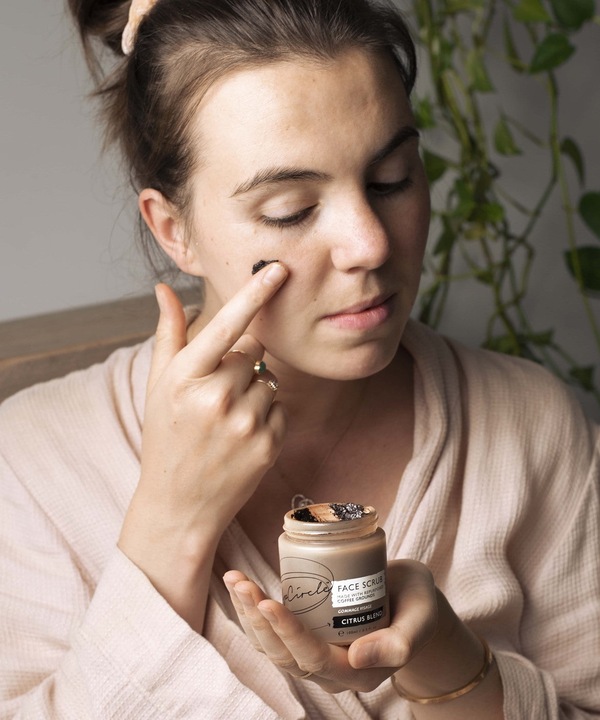 Immagine prodotto UpCircle Peeling per pelli normali e secche Scrub viso al caffè Citrusend 100 ml (Esfoliazione, 100 ml)