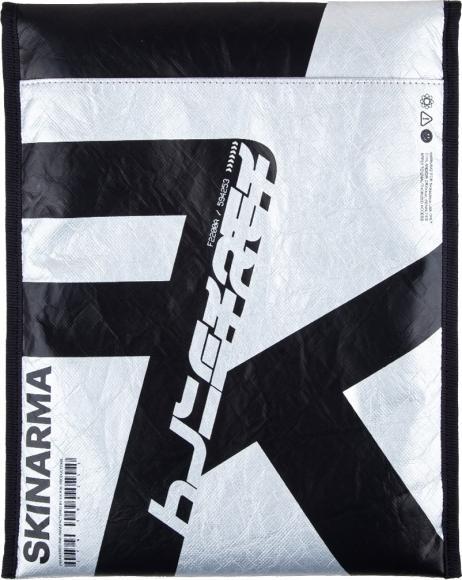 Actual product image Skinarma Bag Comet laptop sleeve 14" silver (14")