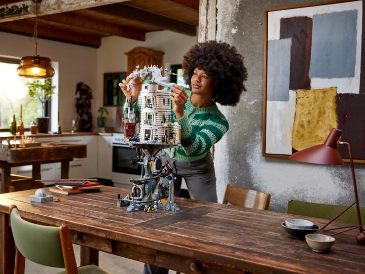 Actual product image LEGO Harry Potter Gringotts Wizard Bank - Collector's Edition (76417, LEGO Harry Potter)