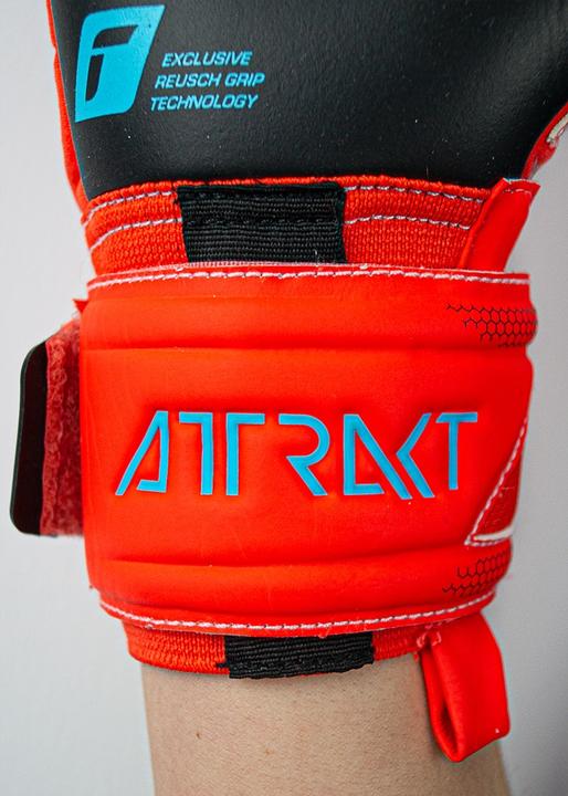 Actual product image Reusch Attract Gold X (7.5)