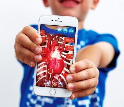 Produktbild Curiscope Entdecke den menschlichen Körper mit Hilfe von Augmented Reality /n /nT-Shirt Grösse L für Kinder...