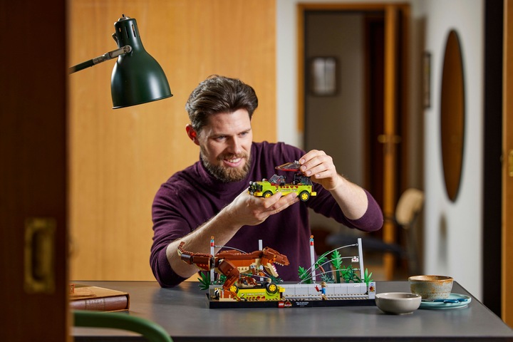 Immagine prodotto LEGO L'epidemia del T. Rex (76956, Set LEGO rari)
