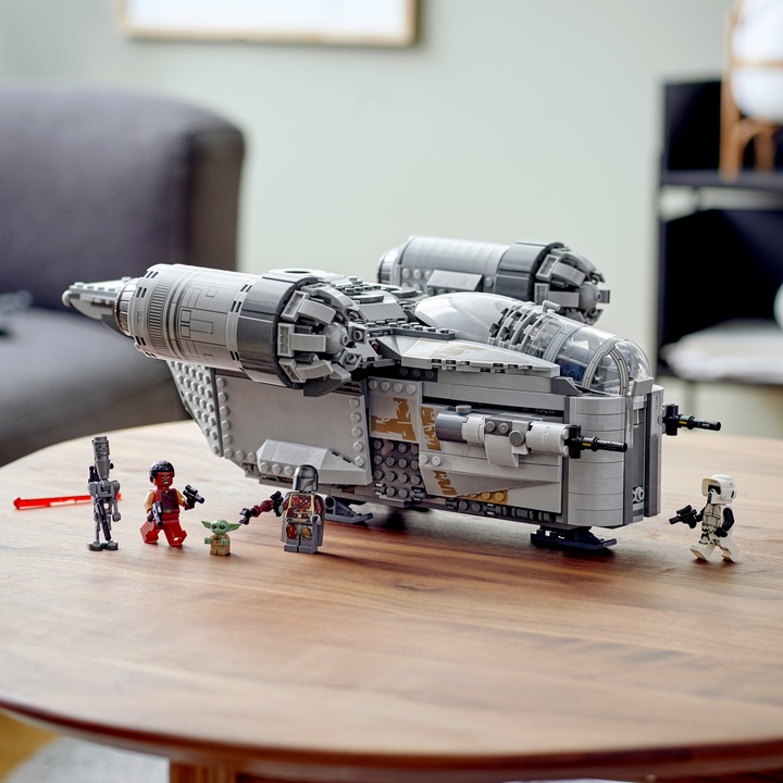 Actual product image LEGO The Mandalorian - Bounty Hunter Transporter (75292, LEGO Star Wars, LEGO Rare Sets)