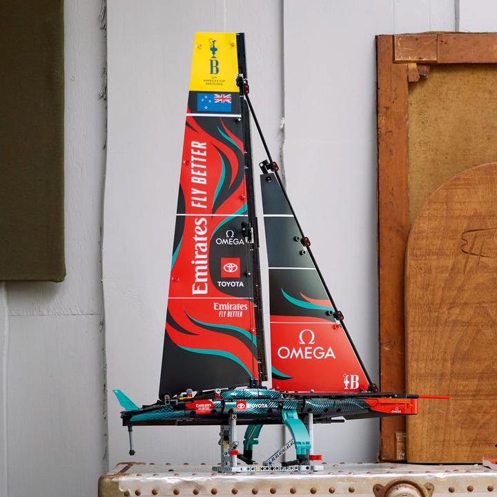 Immagine prodotto LEGO Lo yacht da regata AC75 di Emirates Team New Zealand (42174, LEGO Technic)