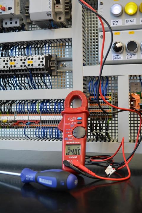 Immagine prodotto Benning 044689 Multimetro digitale a pinza di corrente (CAT IV 300V, CAT III 600V)