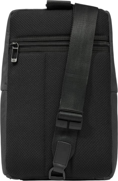 Produktbild Piquadro Umhängetasche aus recyceltem Stoff und Leder