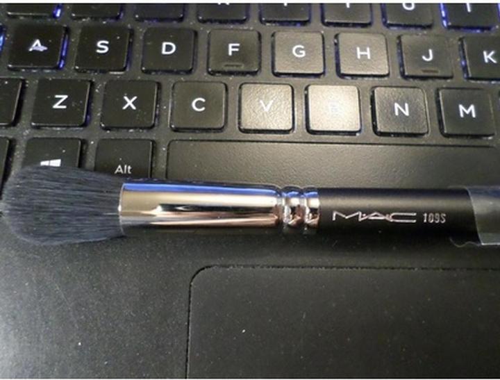 Actual product image MAC Cosmetics 239S Eye Shading Brush (Eyeliner)
