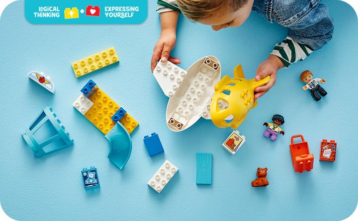 Actual product image LEGO Erster Besuch im Flughafen