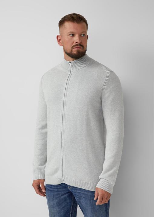 Produktbild s.Oliver Strickjacke Baumwoll-Strickjacke mit Stehkragen und Logo-Patch (XXL)