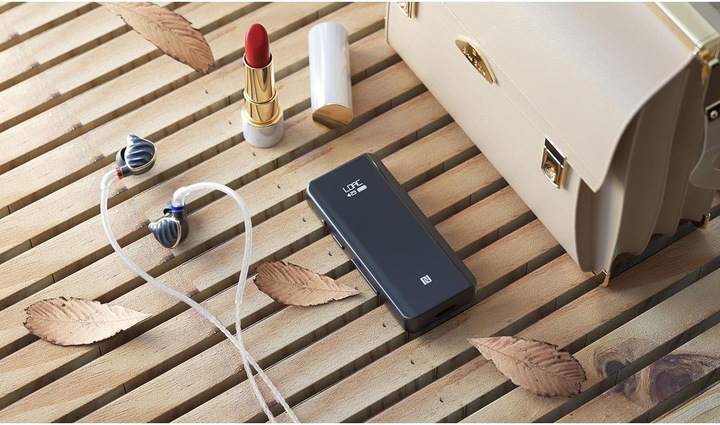 Actual product image FiiO BTR5 2021 USB-C and Lightning (USB-DAC, gain switch, Microphones, Bluetooth)