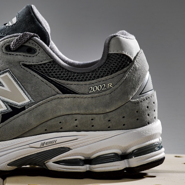 Produktbild New Balance 2002 RST (40)