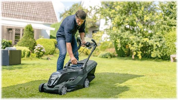 Actual product image Bosch Home & Garden UniversalRotak 36-550 (Rechargeable battery operated)