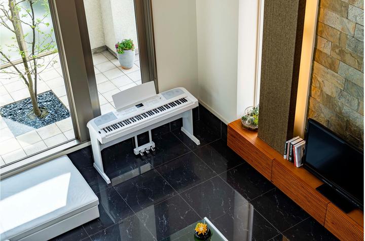 Immagine prodotto Yamaha DGX-670WH tastiera / pianoforte digitale con (88 Chiavi)