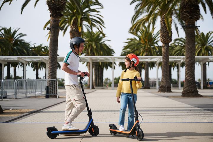 Actual product image Segway-Ninebot eKickScooter C2 E (16 km/h, 11 km, 150 W)